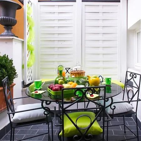 Domus Spagna Condotti Imperial Affittacamere 5*